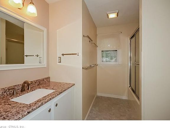 This updated full bath is l...