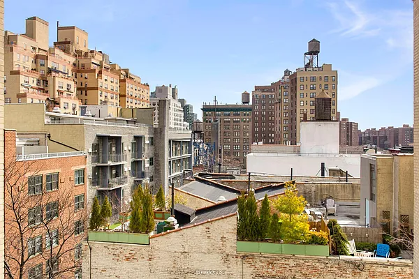 Sold by Town Residential | media 4