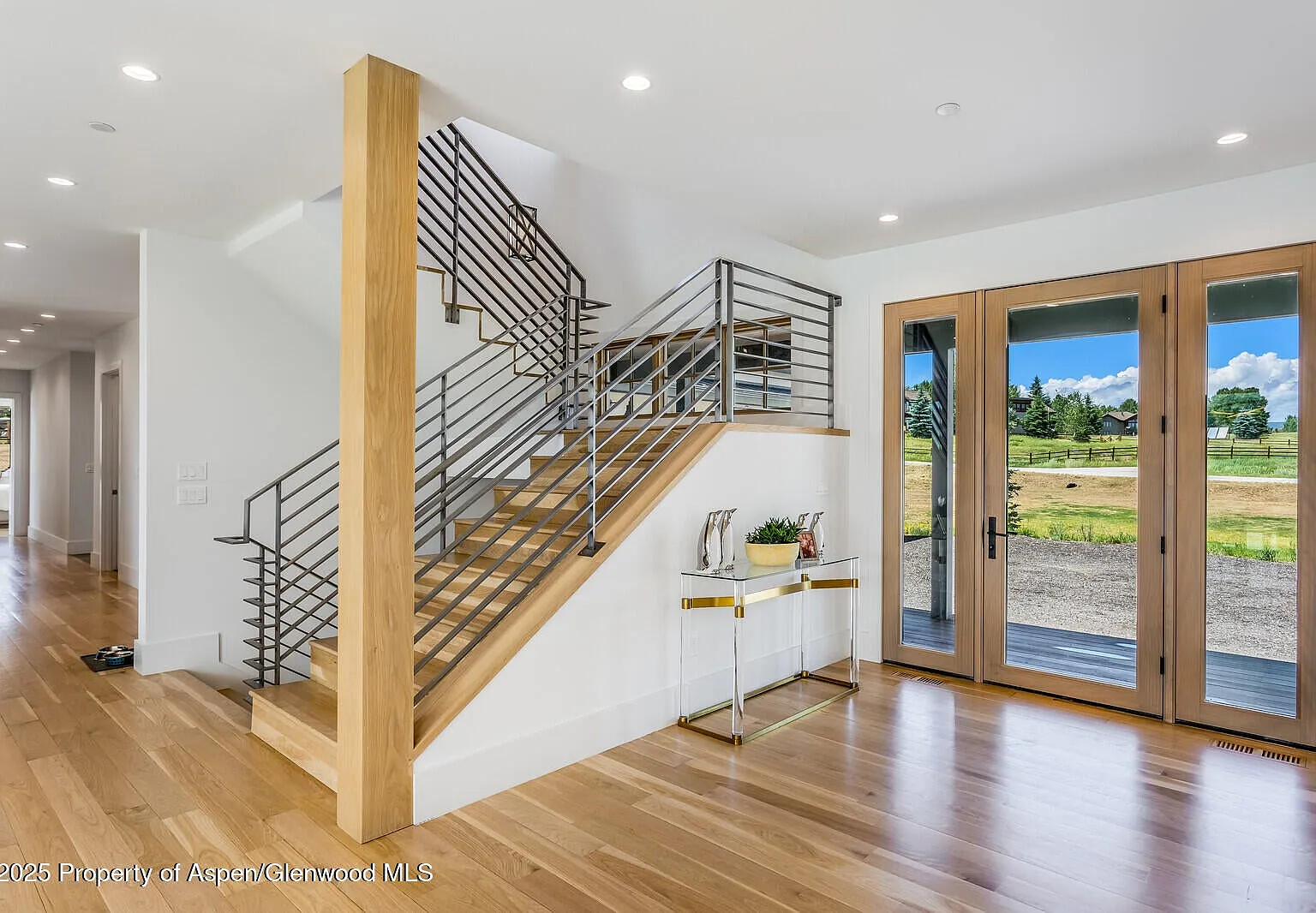 6 bed, 5.5 bath, 6025 sqft, $15,000 — Photo 4