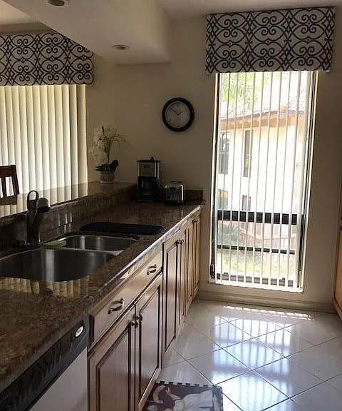 428 Brackenwood Ln S — Photo 8