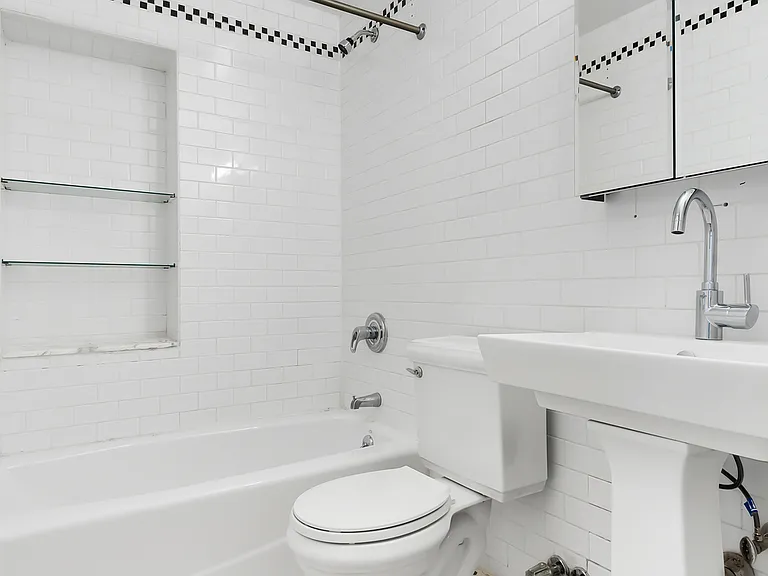 122 E 27th St #3A — Photo 6