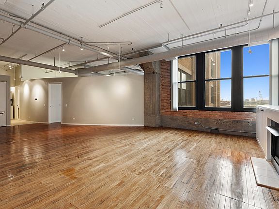 2nd image of 728 W Jackson Blvd APT 612