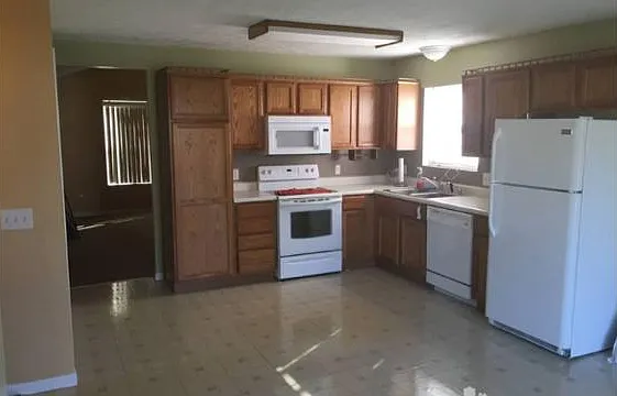 3 bed, 1250 sqft, $1,700 — Photo 2