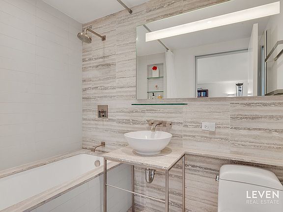 5th image of 322 W 57th St APT 26D