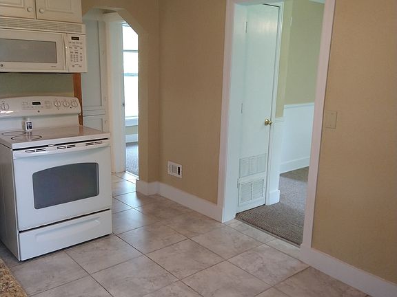 3rd image of 914 Rehbehn St