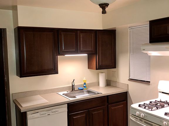 2nd image of 113 William St #113