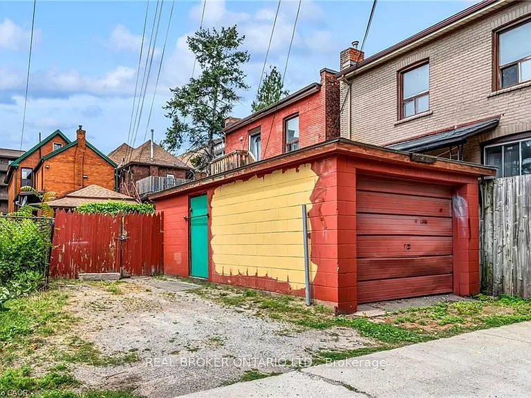 30 Victoria Ave N — Photo 10