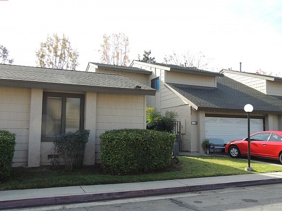 2nd image of 2606 N Tustin Ave #124