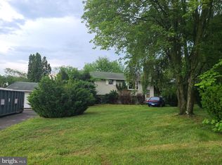 1677 Windsor Castle Rd, Hamburg, PA 19526