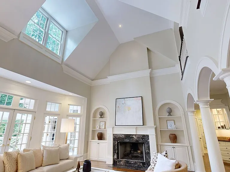 1296 W Wesley Rd NW — Photo 8