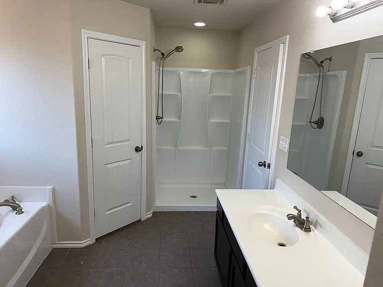 660 Duke Ave — Photo 14