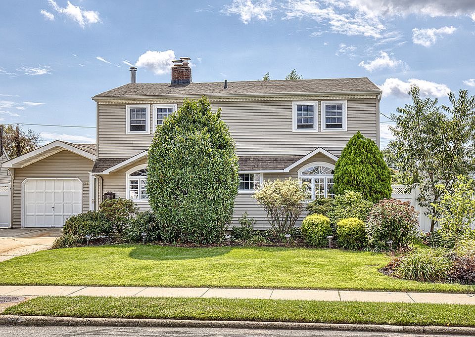 1st image of 24 Summer Ln