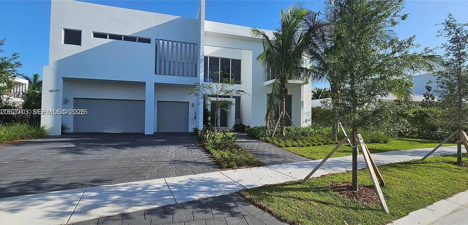 Botaniko Estates Of Weston — Photo 1