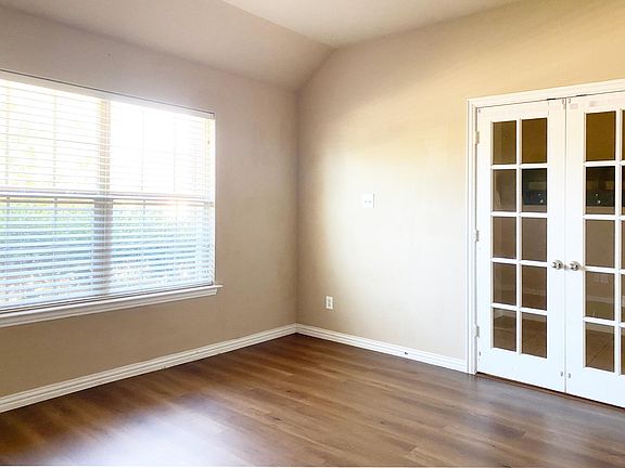 3rd image of 2108 Willow Creek Dr