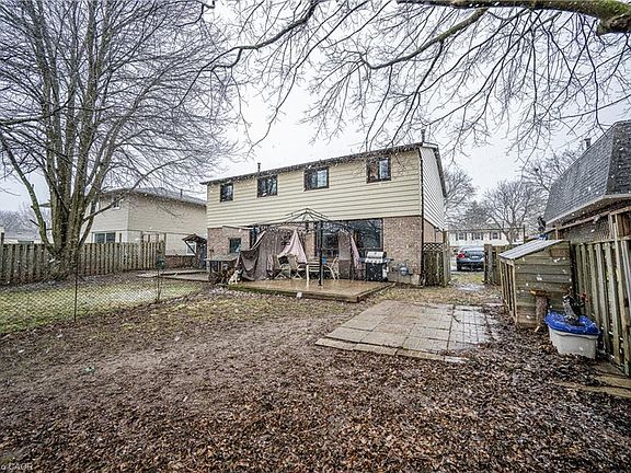 4th image of 422 Dunvegan Dr #B
