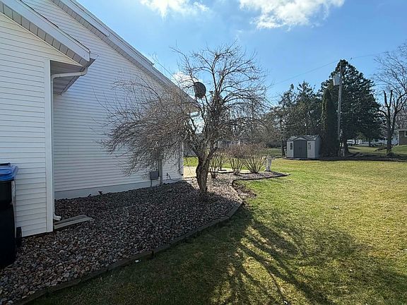 4th image of 423 Oak St