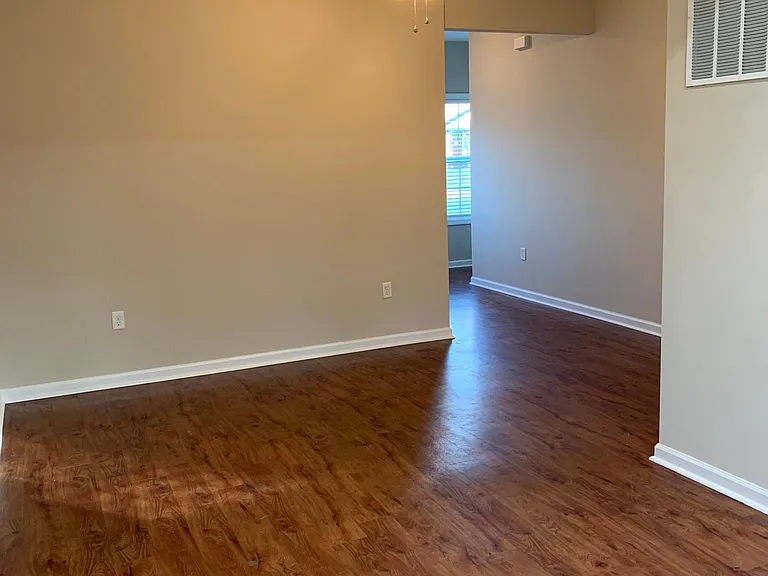 820 Melanie Ln — Photo 8