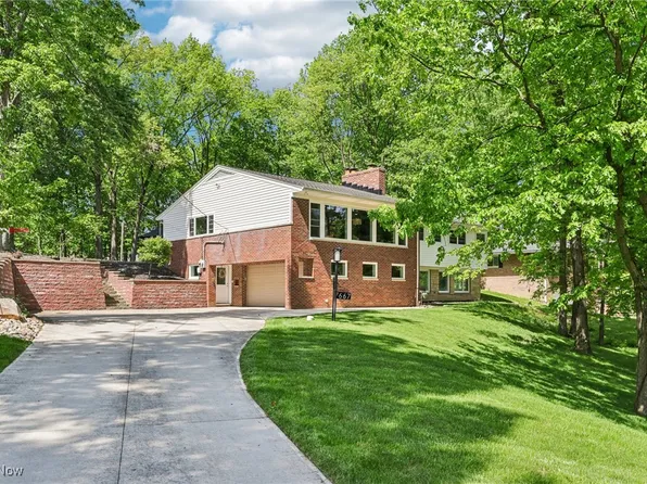 7667 Amber Ln, Brecksville, OH 44141