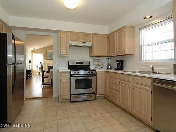 Kitchen w/ stainless steel appliances