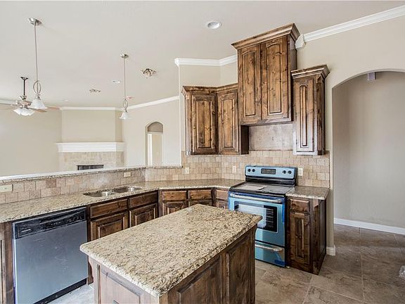 3rd image of 4404 Logan Cir