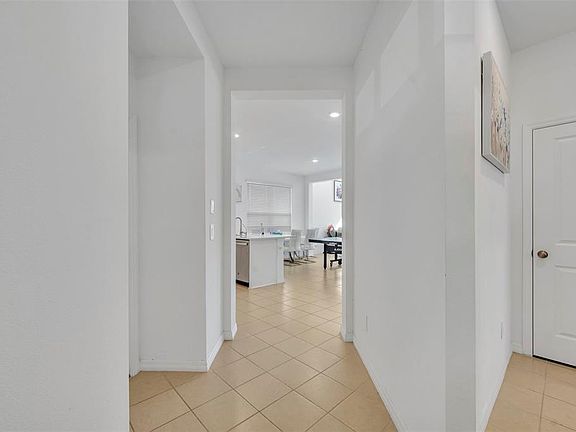 3rd image of 2821 Hilltop Rd