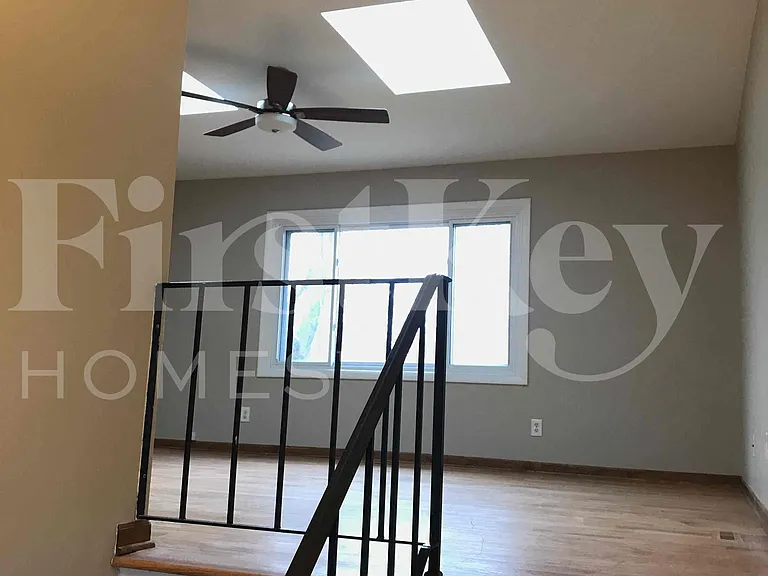 155 Berkshire Dr — Photo 16