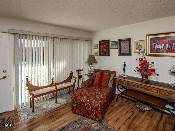 3rd image of 89 Acoma Blvd N APT 5