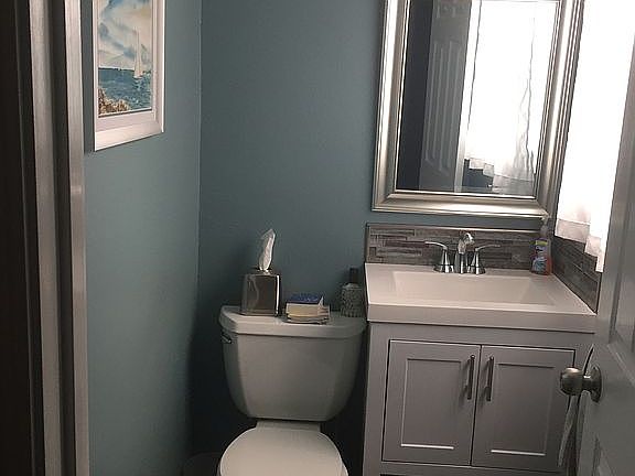 4th image of 911 Carol Cir