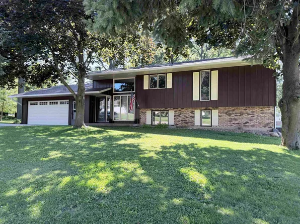 64 S Bunker Hill Rd, German Valley, IL 61039