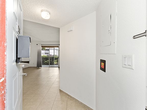 5th image of 588 Fairways Ln APT E101