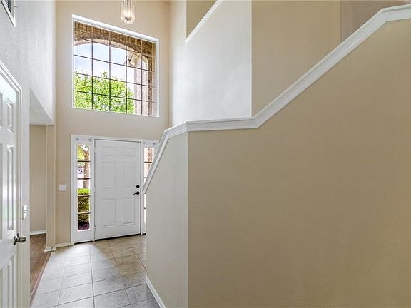 3rd image of 525 Golden Creek Dr