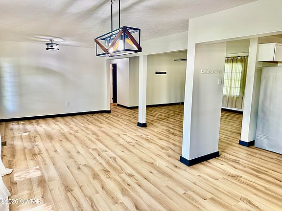 5th image of 633 Maywood Ave