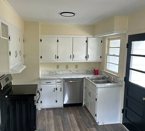 5th image of 2215 Gum St