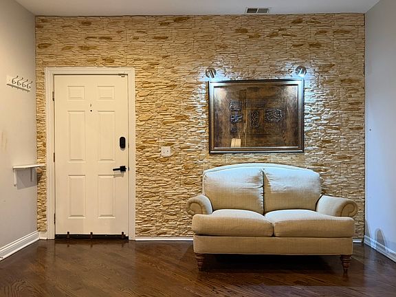 5th image of 6906 W Medill Ave #2E