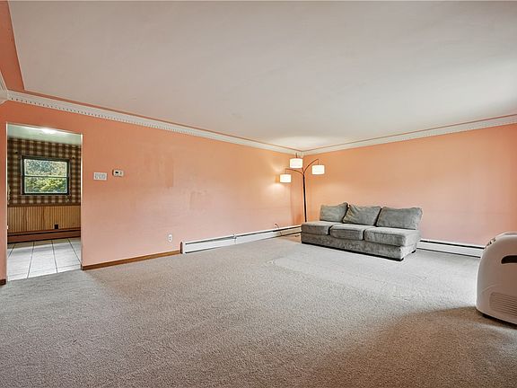 3rd image of 211 E South St