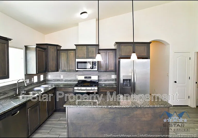 781 Croxdale St — Photo 14