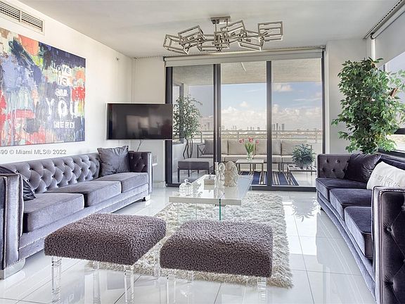 3rd image of 1330 West Ave #1601/1603