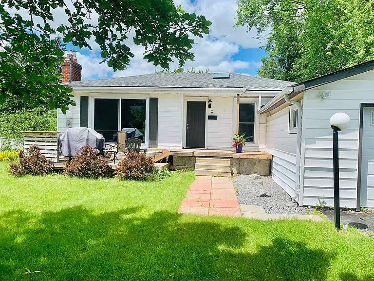 2 Cynthia St — Photo 4
