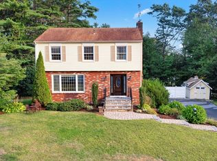 24 Cricket Dr, Sturbridge, MA 01566