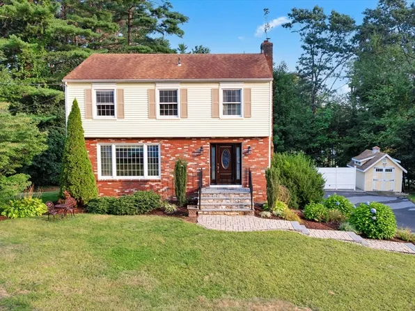 24 Cricket Dr, Sturbridge, MA 01566