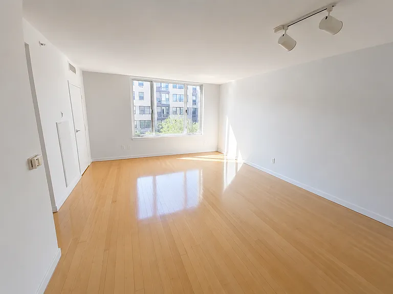 2726 Gallows Rd #601 — Photo 4