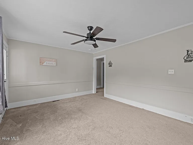 2402 Oaks Rd — Photo 8