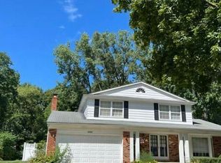 6661 Emerald Lake Dr, Troy, MI 48085