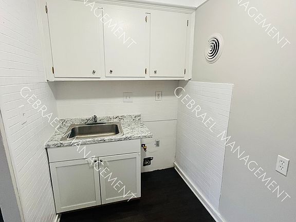 2nd image of 11018 Hayes St