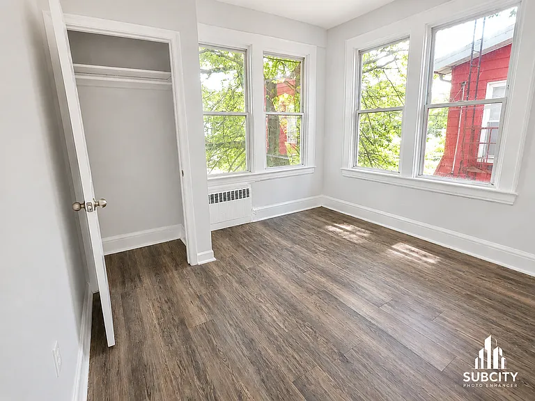 381 Leslie St #2C — Photo 6