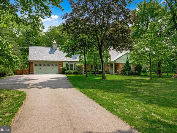 302 Bridgeboro Rd, Moorestown, NJ 08057