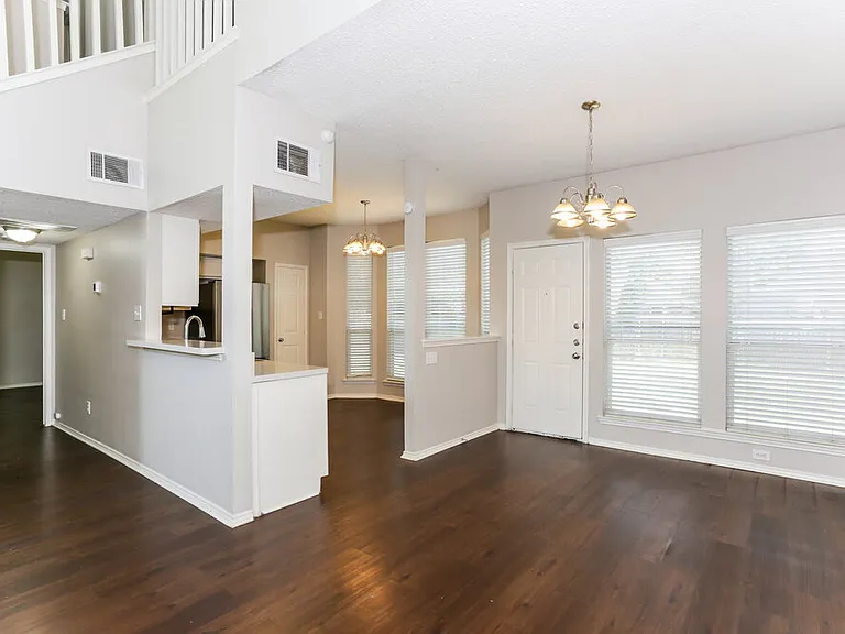 317 Pebblebrook Ln — Photo 6