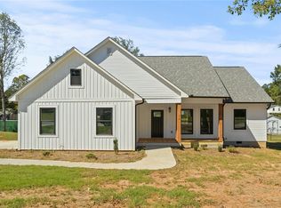 510 Shady Pine Dr, Seneca, SC 29678