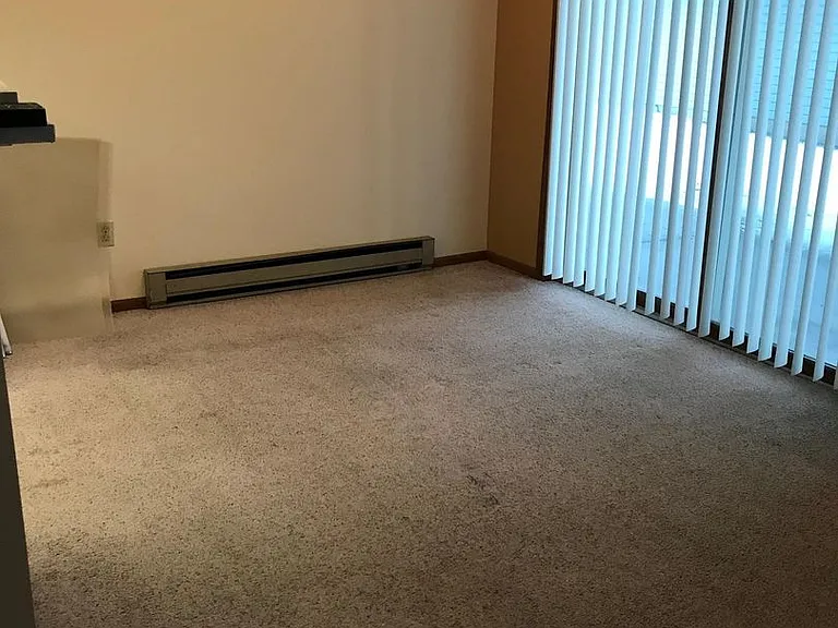 657-663 Brooks Pl — Photo 6