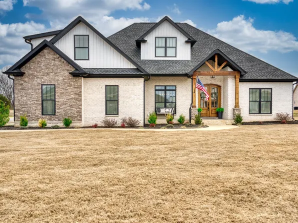 251 Grove Landing Dr, Tuscumbia, AL 35674